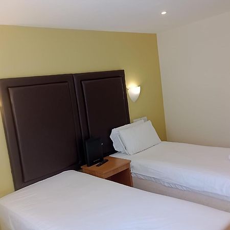 Wakefield Limes Lodge Bagian luar foto